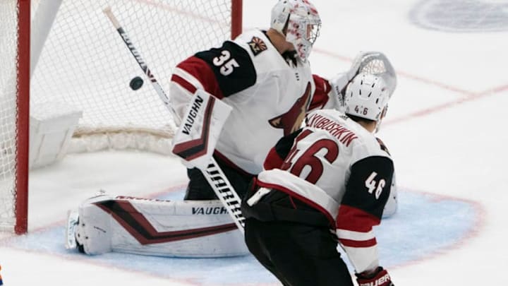 UNIONDALE, NY - OCTOBER 24: New York Islanders Left Wing Josh Bailey (12) (not pictured) scores a goal on Arizonia Coyotes Goalie Darcy Kuemper (35) during the second period of the National Hockey Le3ague game between the Arizona Coyotes and the New York Islanders on October 24,2019, at the Nassau Veterans Memorial Coliseum in Uniondale, NY. (Photo by Gregory Fisher/Icon Sportswire via Getty Images)