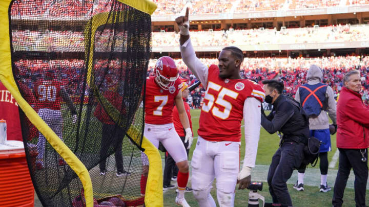 Dec 12, 2021; Kansas City, Missouri, USA; Kansas City Chiefs defensive end Frank Clark (55) celebrates toward fans against the Las Vegas Raiders during the second half at GEHA Field at Arrowhead Stadium. Mandatory Credit: Denny Medley-USA TODAY Sports Dec 12, 2021; Kansas City, Missouri, USA; Kansas City Chiefs defensive end Frank Clark (55) celebrates toward fans against the Las Vegas Raiders during the second half at GEHA Field at Arrowhead Stadium. Mandatory Credit: Denny Medley-USA TODAY Sports