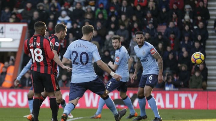 BOURNEMOUTH, ENGLAND - FEBRUARY 24: Dan Gosling of AFC Bournemouth scores his side's second goal during the Premier League match between AFC Bournemouth and Newcastle United at Vitality Stadium on February 24, 2018 in Bournemouth, England. (Photo by Henry Browne/Getty Images)