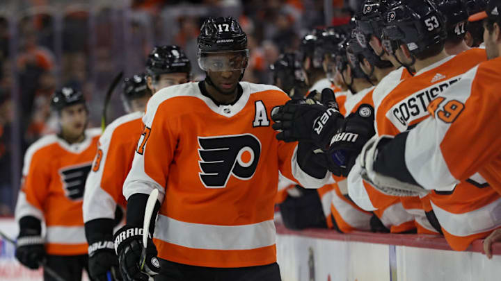 PHILADELPHIA, PA - MARCH 18: Wayne Simmonds #17 of the Philadelphia Flyers celebrates his first of two goals against the Washington Capitals during the third period at Wells Fargo Center on March 18, 2018 in Philadelphia, Pennsylvania. (Photo by Patrick Smith/Getty Images)