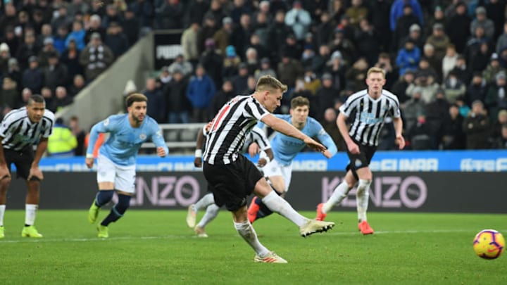 NEWCASTLE UPON TYNE, ENGLAND - JANUARY 29: Newcastle player Matt Ritchie scores the winning goal from the penalty spot during the Premier League match between Newcastle United and Manchester City at St. James Park on January 29, 2019 in Newcastle upon Tyne, United Kingdom. (Photo by Stu Forster/Getty Images)