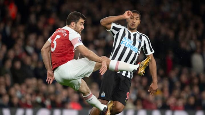 LONDON, ENGLAND - APRIL 01: Sokratis Papastathopoulos of Arsenal and Salomón Rondón of Newcastle during the Premier League match between Arsenal FC and Newcastle United at Emirates Stadium on April 01, 2019 in London, United Kingdom. (Photo by VisionhausGetty Images)