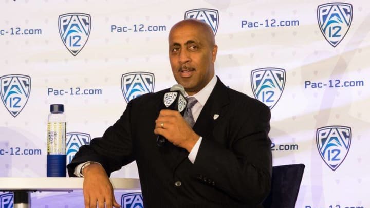 Oct 21, 2016; San Francisco, CA, USA; Washington head coach Lorenzo Romar during Pac-12 men