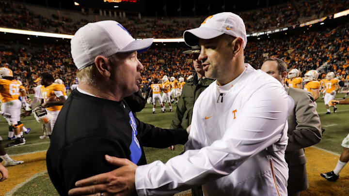 KNOXVILLE, TN – NOVEMBER 10: Head coach Mark Stoops of the Kentucky Wildcats shakes hands with head coach Jeremy Pruitt of the Tennessee Volunteers the second half of the game between the Kentucky Wildcats and the Tennessee Volunteers at Neyland Stadium on November 10, 2018 in Knoxville, Tennessee. Tennessee won the game 24-7. (Photo by Donald Page/Getty Images)