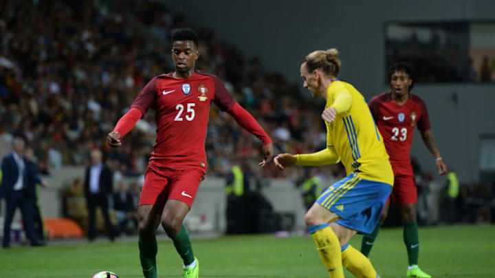 FUNCHAL, MADEIRA, PORTUGAL - MARCH 28: Nelson Semedo of Portugal competes for the ball with Niklas Hult of Sweden during the International friendly match between Portugal and Sweden at Barreiros stadium on March 28, 2017 in Funchal, Madeira, Portugal. (Photo by Octavio Passos/Getty Images)