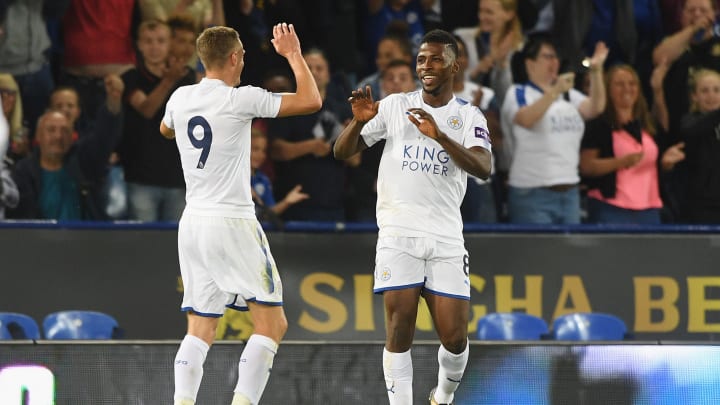 LEICESTER, ENGLAND – AUGUST 04: Jamie Vardy of Leicester celebrates scoring to make it 2-1 with Kelechi Iheanacho of Leicester during the preseason friendly match between Leicester City and Borussia Moenchengladbach at The King Power Stadium on August 4, 2017 in Leicester, United Kingdom. (Photo by Michael Regan/Getty Images)