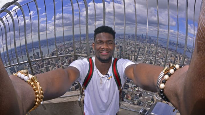 NEW YORK, NY - JUNE 19: NBA Draft prospect, Deandre Ayton takes a 'selfie' at the Empire State Building in New York, New York on June 19, 2018. NOTE TO USER: User expressly acknowledges and agrees that, by downloading and/or using this photograph, user is consenting to the terms and conditions of the Getty Images License Agreement. Mandatory Copyright Notice: Copyright 2018 NBAE (Photo by David Dow/NBAE via Getty Images)