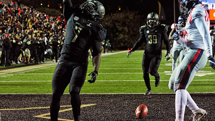 NASHVILLE, TN – NOVEMBER 19: Ralph Webb #7 of the Vanderbilt Commodores celebrates after scoring a touchdown against the Ole Miss Rebels during the second half at Vanderbilt Stadium on November 19, 2016 in Nashville, Tennessee.  (Photo by Frederick Breedon/Getty Images)