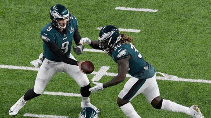 MINNEAPOLIS, MN - FEBRUARY 04: Nick Foles #9 of the Philadelphia Eagles hands the ball off to Jay Ajayi #36 against the New England Patriots during the first quarter in Super Bowl LII at U.S. Bank Stadium on February 4, 2018 in Minneapolis, Minnesota. (Photo by Hannah Foslien/Getty Images)