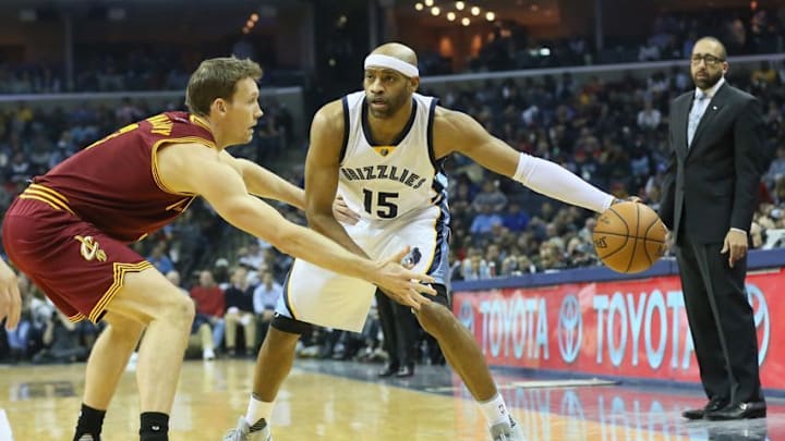 Dec 14, 2016; Memphis, TN, USA; Memphis Grizzlies guard Vince Carter dribbles the ball as Cleveland Cavaliers guard Mike Dunleavy (3) defends in the first half at FedExForum. Mandatory Credit: Nelson Chenault-USA TODAY Sports