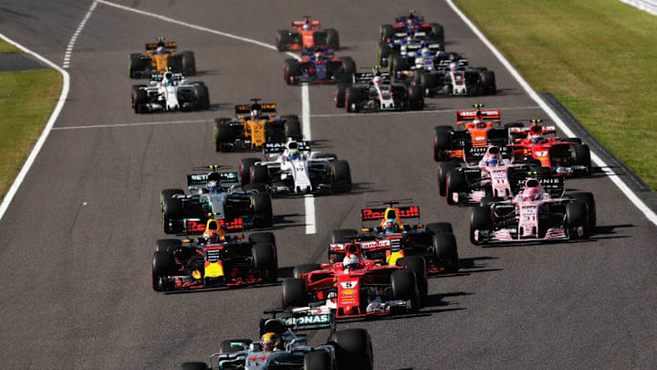 SUZUKA, JAPAN - OCTOBER 08: Lewis Hamilton of Great Britain driving the (44) Mercedes AMG Petronas F1 Team Mercedes F1 WO8 leads Sebastian Vettel of Germany driving the (5) Scuderia Ferrari SF70H and the rest of the field into the first corner at the start during the Formula One Grand Prix of Japan at Suzuka Circuit on October 8, 2017 in Suzuka. (Photo by Mark Thompson/Getty Images)