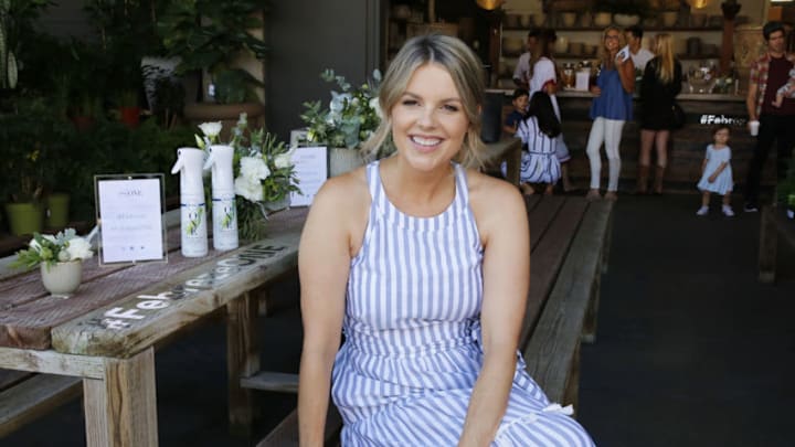 LOS ANGELES, CA - AUGUST 28: Ali Fedotowsky Manno celebrates Febreze ONE at Rolling Greens on August 28, 2018 in Los Angeles, California. (Photo by Rachel Murray/Getty Images for Febreze ONE)