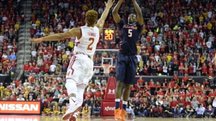 Mar 3, 2016; College Park, MD, USA; Illinois Fighting Illini guard Jalen Coleman-Lands (5) shoots over Maryland Terrapins guard Melo Trimble (2) during the first half at Xfinity Center. Mandatory Credit: Tommy Gilligan-USA TODAY Sports