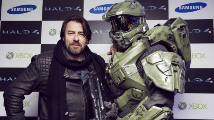 LONDON, ENGLAND - NOVEMBER 05: Jonathan Ross and Master Chief attend the launch of Halo 4 on Xbox 360 at Tower Bridge on November 05, 2012 in London, England. The "Halo 4" Glyph symbol is one of the largest and brightest man-made structures to ever fly over a capital city and measures 50 feet in diameter and weighs over three tons. ( Photo by Halo by Xbox360 via Getty Images )