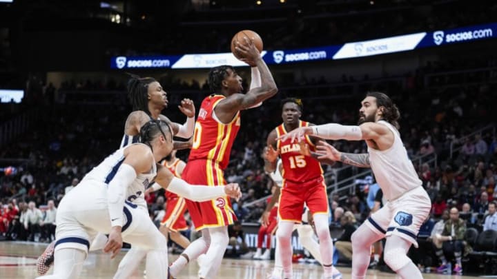 Mar 18, 2022; Atlanta, Georgia, USA; Atlanta Hawks guard Delon Wright (0) shoots against the Memphis Grizzlies during the first half at State Farm Arena. Mandatory Credit: Dale Zanine-USA TODAY Sports