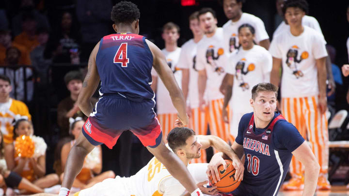 Tennessee guard Santiago Vescovi (25) and Arizona forward Azuolas Tubelis (10) fight for a loose ball during a basketball game between the Tennessee Volunteers and the Arizona Wildcats at Thompson-Boling Arena in Knoxville, Tenn., on Wednesday, Dec. 22, 2021.Kns Vols Arizona Hoops Bp