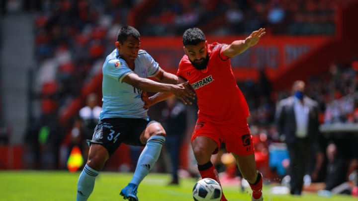 Toluca striker Alexis Canelo (right) is on pace to defend his Liga MX scoring title. (Photo by Manuel Velasquez/Getty Images)