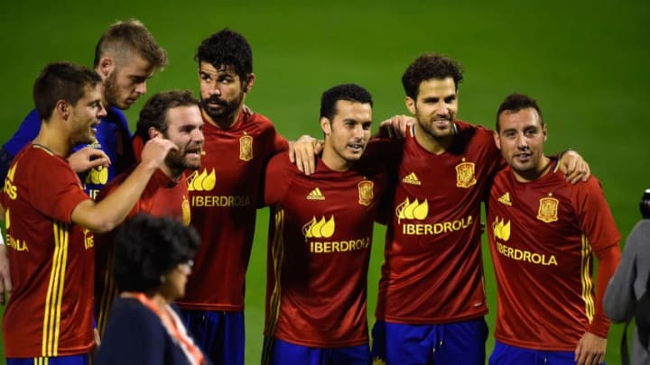 ALICANTE, SPAIN - NOVEMBER 12: Ander Herrera, David de Gea, Juan Mata, Diego Costa, Pedro, Cesc Fabregas and Santi Cazorla of Spain pose for a photo after an open Spain training session at the Estadio Jose Rico Perez on November 12, 2015 in Alicante, Spain. (Photo by Mike Hewitt/Getty Images)