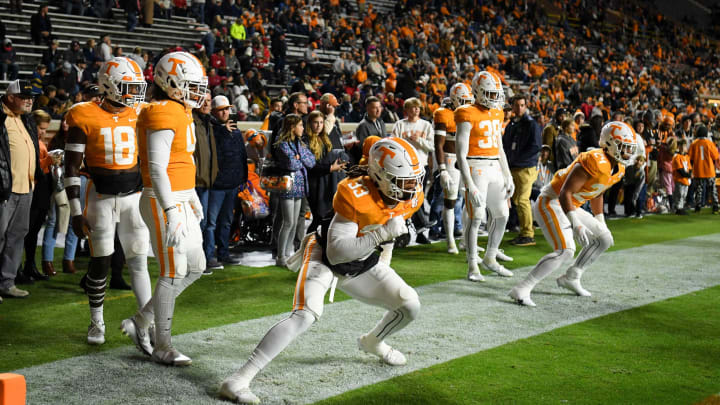 Tennessee linebackers warming up for the NCAA football game between the Tennessee Volunteers and South Alabama Jaguars in Knoxville, Tenn. on Saturday, November 20, 2021.Utvsal1120