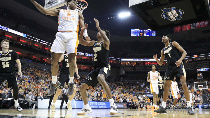 LOUISVILLE, KENTUCKY – MARCH 28: Admiral Schofield #5 of the Tennessee Volunteers grabs a rebound against the Purdue Boilermakers during the 2019 NCAA Men’s Basketball Tournament South Regional at the KFC YUM! Center on March 28, 2019 in Louisville, Kentucky. (Photo by Andy Lyons/Getty Images)