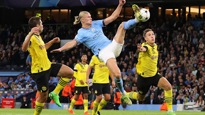 MANCHESTER, ENGLAND - SEPTEMBER 14: Erling Haaland of Manchester City scores a goal to make it 2-1 during the UEFA Champions League group G match between Manchester City and Borussia Dortmund at Etihad Stadium on September 14, 2022 in Manchester, United Kingdom. (Photo by Robbie Jay Barratt - AMA/Getty Images)