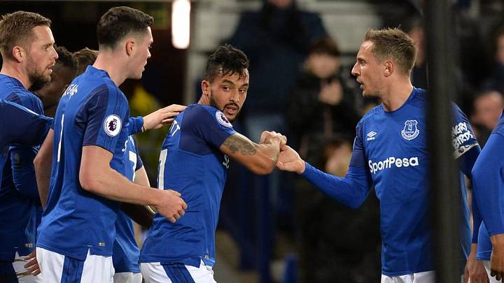 LIVERPOOL, ENGLAND - JANUARY 31: Theo Walcott of Everton celebrates after scoring his sides first goal with his Everton teammates during the Premier League match between Everton and Leicester City at Goodison Park on January 31, 2018 in Liverpool, England. (Photo by Mark Runnacles/Getty Images) LIVERPOOL, ENGLAND - JANUARY 31: Theo Walcott of Everton celebrates after scoring his sides first goal with his Everton teammates during the Premier League match between Everton and Leicester City at Goodison Park on January 31, 2018 in Liverpool, England. (Photo by Mark Runnacles/Getty Images)