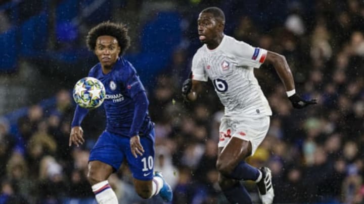 LONDON, ENGLAND – DECEMBER 10: Willian da Silva of Chelsea (L) plays against Boubakary Soumare of Lille (R) during the UEFA Champions League group H match between Chelsea FC and Lille OSC at Stamford Bridge on December 10, 2019 in London, United Kingdom. (Photo by Eurasia Sport Images/Getty Images)