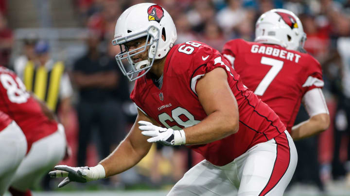 GLENDALE, AZ – NOVEMBER 26: Arizona Cardinals offensive tackle Jared Veldheer (68) sets up to block during the NFL football game between the Jacksonville Jaguars and the Arizona Cardinals on November 26, 2017 at University of Phoenix Stadium in Glendale, Arizona. (Photo by Kevin Abele/Icon Sportswire via Getty Images)