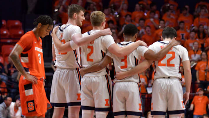 Nov 29, 2022; Champaign, Illinois, USA; Illinois Fighting Illini players stand together as a teammate shoots a free throw against the Syracuse Orange during the second half at State Farm Center. Mandatory Credit: Ron Johnson-USA TODAY Sports