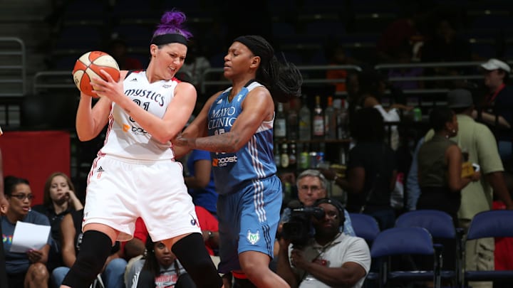 WASHINGTON, DC – AUGUST 16: Stefanie Dolson #31 of the Washington Mystics handles the ball against Asjha Jones #15 of the Minnesota Lynx on August 16, 2015 at the Verizon Center in Washington, DC. NOTE TO USER: User expressly acknowledges and agrees that, by downloading and or using this Photograph, user is consenting to the terms and conditions of the Getty Images License Agreement. Mandatory Copyright Notice: Copyright 2015 NBAE (Photo by Ned Dishman/NBAE via Getty Images)