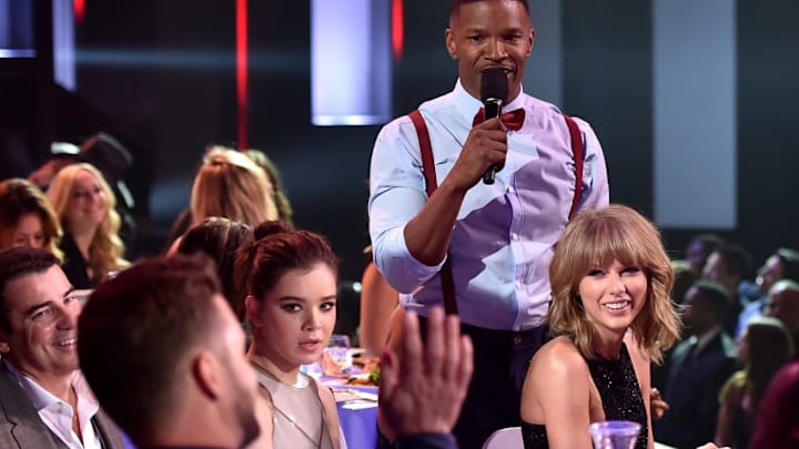 LOS ANGELES, CA - MARCH 29: Host Jamie Foxx (2nd R) speaks with (L-R) singer Justin Timberlake, actress Hailee Steinfeld, and singer Taylor Swift during the 2015 iHeartRadio Music Awards which broadcasted live on NBC from The Shrine Auditorium on March 29, 2015 in Los Angeles, California. (Photo by Kevin Winter/Getty Images for iHeartMedia)