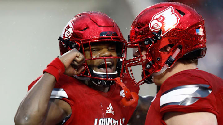 LOUISVILLE, KY - NOVEMBER 18: Lamar Jackson #8 of the Louisville Cardinals celebrates with Robbie Bell #75 after running for a touchdown against the Syracuse Orange during the game at Papa John's Cardinal Stadium on November 18, 2017 in Louisville, Kentucky. (Photo by Andy Lyons/Getty Images)