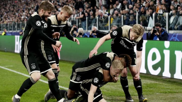 TURIN, ITALY - APRIL 16: Donny van de Beek of Ajax celebrates 1-1 with David Neres of Ajax, Lasse Schone of Ajax, Daley Sinkgraven of Ajax, Frenkie de Jong of Ajax during the UEFA Champions League match between Juventus v Ajax at the Allianz Stadium on April 16, 2019 in Turin Italy (Photo by Erwin Spek/Soccrates/Getty Images)
