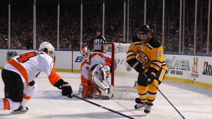 Mark Recchi playing against the Flyers as a member of the Bruins in the 2010 Winter Classic. (Photo by Jim McIsaac/Getty Images)