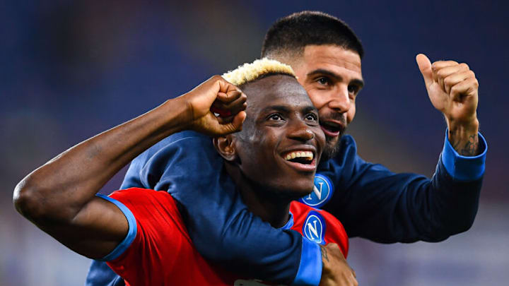 GENOA, ITALY - SEPTEMBER 23: Victor Osimhen (L) and Lorenzo Insigne of Napoli celebrate after the Serie A match between UC Sampdoria and SSC Napoli at Stadio Luigi Ferraris on September 23, 2021 in Genoa, Italy. (Photo by Getty Images)