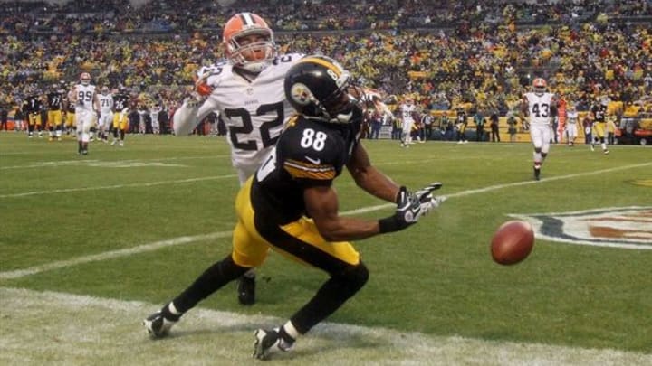 Dec 29, 2013; Pittsburgh, PA, USA; Pittsburgh Steelers wide receiver Emmanuel Sanders (88) misses a pass as he is covered by Cleveland Browns defensive back Buster Skrine (22) in the first quarter at Heinz Field. Mandatory Credit: Jason Bridge-USA TODAY Sports