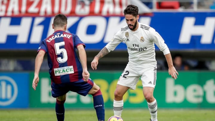 EIBAR, SPAIN - NOVEMBER 24: Gonzalo Escalante of SD Eibar, Isco of Real Madrid during the La Liga Santander match between Eibar v Real Madrid at the Estadio Municipal de Ipurua on November 24, 2018 in Eibar Spain (Photo by David S. Bustamante/Soccrates/Getty Images)