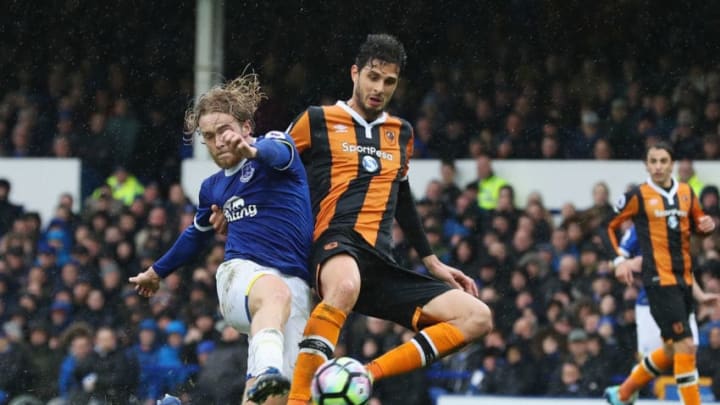 LIVERPOOL, ENGLAND - MARCH 18: Tom Davies of Everton and Andrea Ranocchia of Hull City battle for the ball during the Premier League match between Everton and Hull City at Goodison Park on March 18, 2017 in Liverpool, England. (Photo by Mark Robinson/Getty Images)