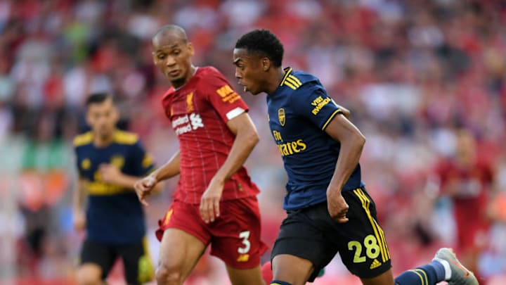 LIVERPOOL, ENGLAND - AUGUST 24: Joe Willock of Arsenal runs with the ball during the Premier League match between Liverpool FC and Arsenal FC at Anfield on August 24, 2019 in Liverpool, United Kingdom. (Photo by Laurence Griffiths/Getty Images)