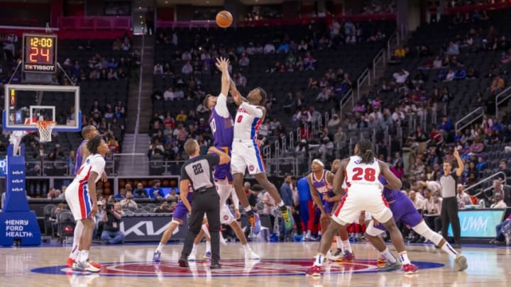 Detroit Pistons center Jalen Duren (0) and Phoenix Suns forward Nassir Little (10) start the game with a jump ball Credit: David Reginek-USA TODAY Sports