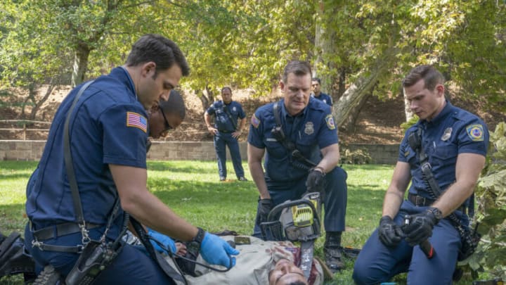 9-1-1: Clockwise from L-R: Ryan Guzman, Aisha Hinds, Peter Krause and Oliver Stark in the “Peer Pressure” episode of 9-1-1 airing Monday, Oct, 18 (8:00-9:00 PM ET/PT) on FOX. CR: Jack Zeman / FOX.