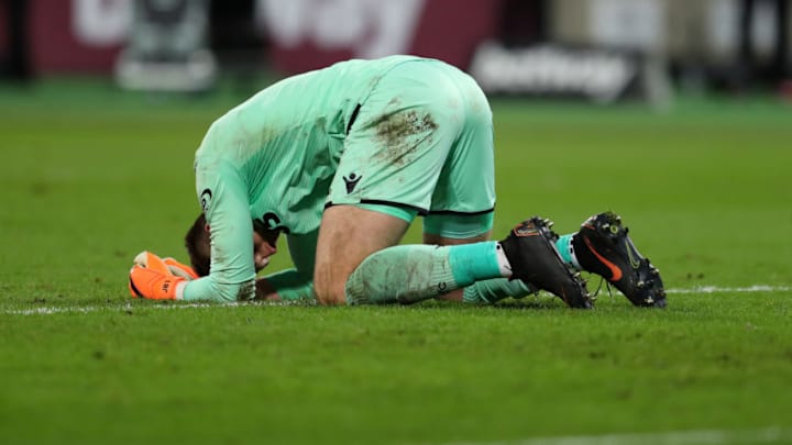 LONDON, ENGLAND - APRIL 16: A dejected Jack Butland of Stoke City during the Premier League match between West Ham United and Stoke City at London Stadium on April 16, 2018 in London, England. (Photo by Catherine Ivill/Getty Images)