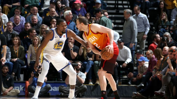 SALT LAKE CITY, UT - JANUARY 30: Joe Ingles #2 of the Utah Jazz handles the ball against the Golden State Warriors on January 30, 2018 at vivint.SmartHome Arena in Salt Lake City, Utah. Copyright 2018 NBAE (Photo by Melissa Majchrzak/NBAE via Getty Images)