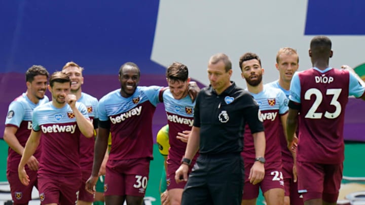 West Ham United's English midfielder Michail Antonio celebrates with teammates after scoring a goal during the English Premier League football match between Norwich City and West Ham United at Carrow Road in Norwich, eastern England on July 11, 2020. (Photo by Tim Keeton / POOL / AFP) / RESTRICTED TO EDITORIAL USE. No use with unauthorized audio, video, data, fixture lists, club/league logos or 'live' services. Online in-match use limited to 120 images. An additional 40 images may be used in extra time. No video emulation. Social media in-match use limited to 120 images. An additional 40 images may be used in extra time. No use in betting publications, games or single club/league/player publications. / (Photo by TIM KEETON/POOL/AFP via Getty Images)