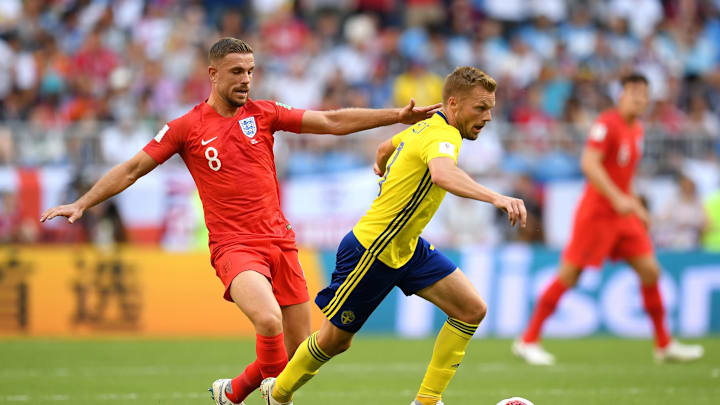 SAMARA, RUSSIA – JULY 07: Sebastian Larsson of Sweden is challenged by Jordan Henderson of England during the 2018 FIFA World Cup Russia Quarter Final match between Sweden and England at Samara Arena on July 7, 2018 in Samara, Russia. (Photo by Matthias Hangst/Getty Images)