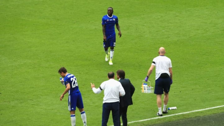 LONDON, ENGLAND - MAY 27: Victor Moses of Chelsea walks off the pitch after being sent off during the Emirates FA Cup Final between Arsenal and Chelsea at Wembley Stadium on May 27, 2017 in London, England. (Photo by Stephen Pond - The FA/The FA via Getty Images)