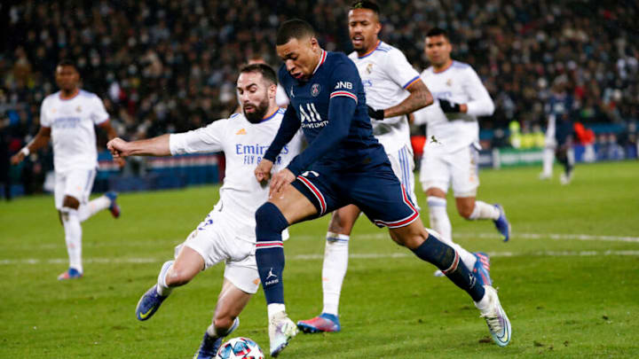 Kylian Mbappe controls the ball against Dani Carvajal during the UEFA Champions League round of 16 match between Paris Saint-Germain and Real Madrid at Parc des Princes on February 15, 2022 in Paris, France. (Photo by Catherine Steenkeste/Getty Images)