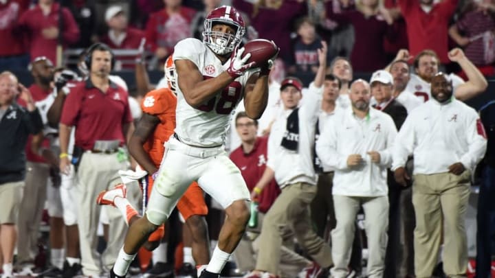 Jan 11, 2016; Glendale, AZ, USA; Alabama Crimson Tide tight end O.J. Howard (88) makes a touchdown catch during the fourth quarter against the Clemson Tigers in the 2016 CFP National Championship at University of Phoenix Stadium. Mandatory Credit: Kirby Lee-USA TODAY Sports