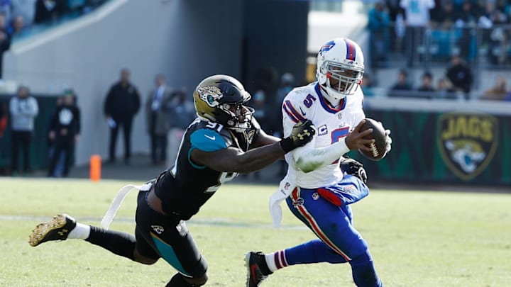 JACKSONVILLE, FL – JANUARY 07: Tyrod Taylor #5 of the Buffalo Bills runs away from Yannick Ngakoue #91 of the Jacksonville Jaguars in the first half of the AFC Wild Card Round game at EverBank Field on January 7, 2018, in Jacksonville, Florida. (Photo by Scott Halleran/Getty Images)