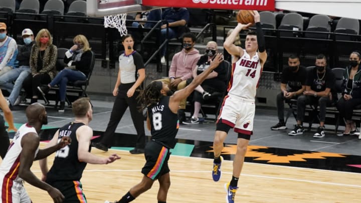 Miami Heat guard Tyler Herro (14) shoots the ball against San Antonio Spurs (Scott Wachter-USA TODAY Sports)